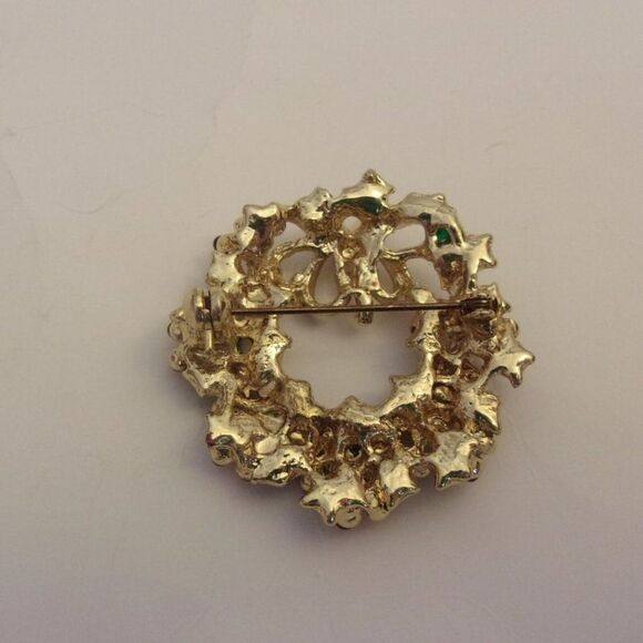 Set of 3 Christmas Pins Tree Wreaths Red Gold Green - Picture 8 of 8